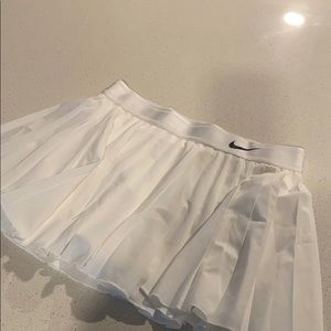 Nike pleated tennis skirt- medium